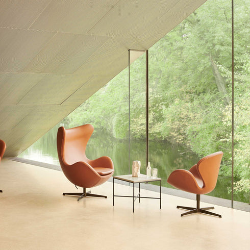 Swan™ Chair Leather / Brown Bronze Base